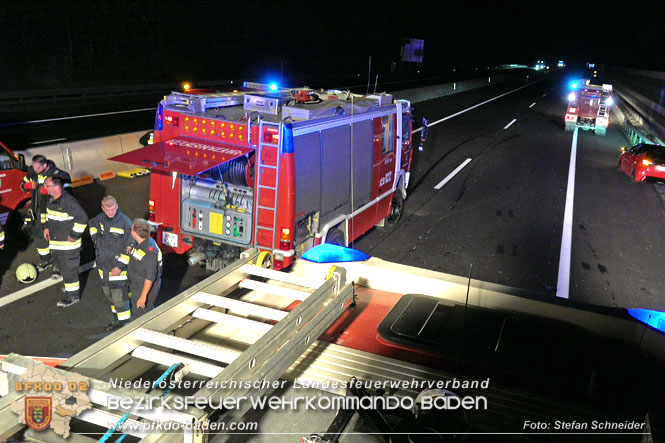 20220906 Nchtlicher Lkw Brand auf der A21 bei Alland  Foto: Stefan Schneider BFKDO BADEN