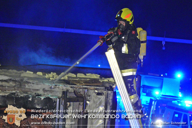 20220906 Nchtlicher Lkw Brand auf der A21 bei Alland  Foto: Stefan Schneider BFKDO BADEN