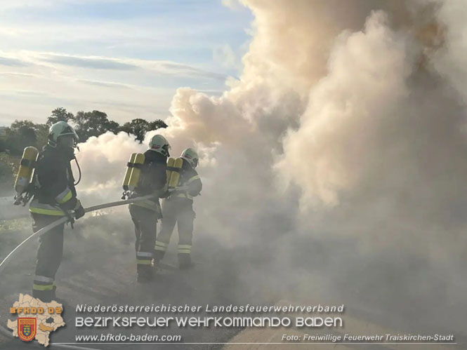 20221010 Fahrzeugbrand auf der A2 Sdautobahn Richtung Wien  Foto: Freiwillige Feuerwehr Traiskirchen-Stadt