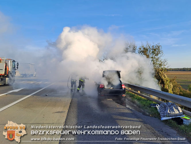 20221010 Fahrzeugbrand auf der A2 Sdautobahn Richtung Wien  Foto: Freiwillige Feuerwehr Traiskirchen-Stadt