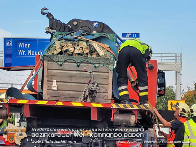 20221010 Fahrzeugbrand auf der A2 Sdautobahn Richtung Wien  Foto: Freiwillige Feuerwehr Traiskirchen-Stadt