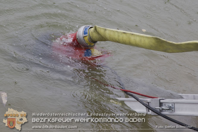 20221015 Fischbestand in Gefahr - Feuerwehr pumpt über 3 Millionen Liter Wasser Foto: Stefan Schneider BFKDO BADEN 20221015 Fischbestand in Gefahr - Feuerwehr pumpt über 3 Millionen Liter Wasser Foto: Stefan Schneider BFKDO BADEN