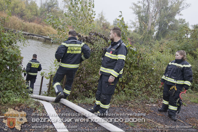 20221015 Fischbestand in Gefahr - Feuerwehr pumpt ber 3 Millionen Liter Wasser  Foto: Stefan Schneider BFKDO BADEN