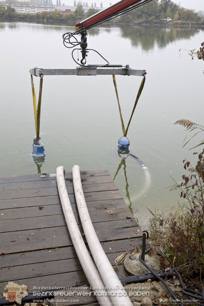 20221015 Fischbestand in Gefahr - Feuerwehr pumpt über 3 Millionen Liter Wasser Foto: Stefan Schneider BFKDO BADEN 20221015 Fischbestand in Gefahr - Feuerwehr pumpt über 3 Millionen Liter Wasser Foto: Stefan Schneider BFKDO BADEN
