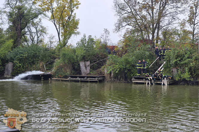 20221015 Fischbestand in Gefahr - Feuerwehr pumpt ber 3 Millionen Liter Wasser  Foto: Stefan Schneider BFKDO BADEN