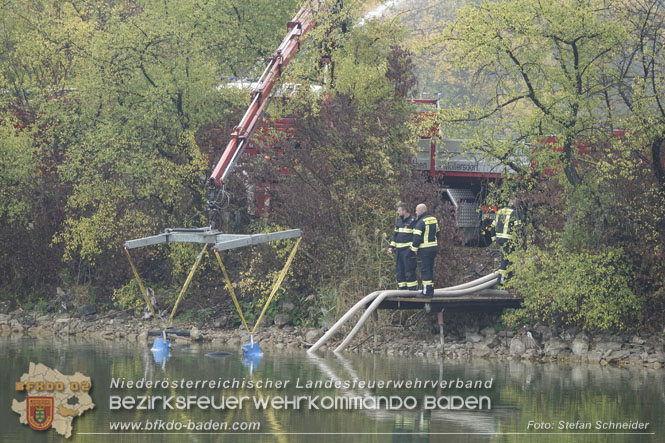 20221015 Fischbestand in Gefahr - Feuerwehr pumpt ber 3 Millionen Liter Wasser  Foto: Stefan Schneider BFKDO BADEN