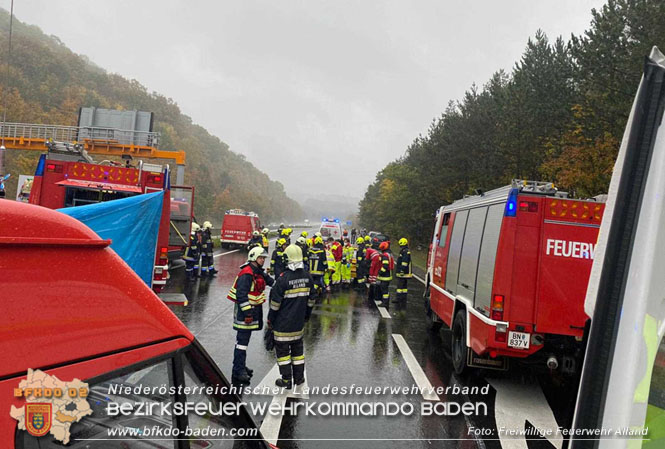 20221015 Verkehrsunfall auf der A21 Richtung Wien Foto: Freiwillige Feuerwehr Alland 20221015 Verkehrsunfall auf der A21 Richtung Wien Foto: Freiwillige Feuerwehr Alland