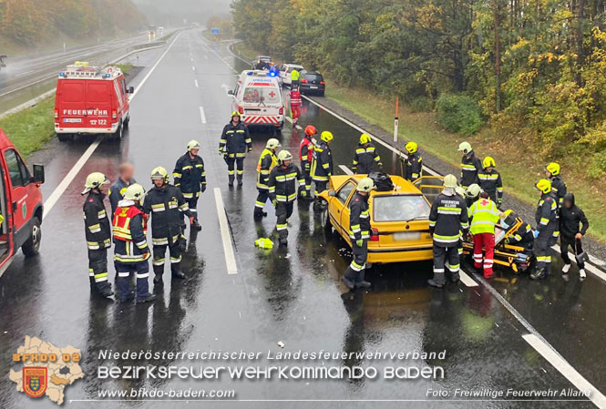 20221015 Verkehrsunfall auf der A21 Richtung Wien   Foto: Freiwillige Feuerwehr Alland