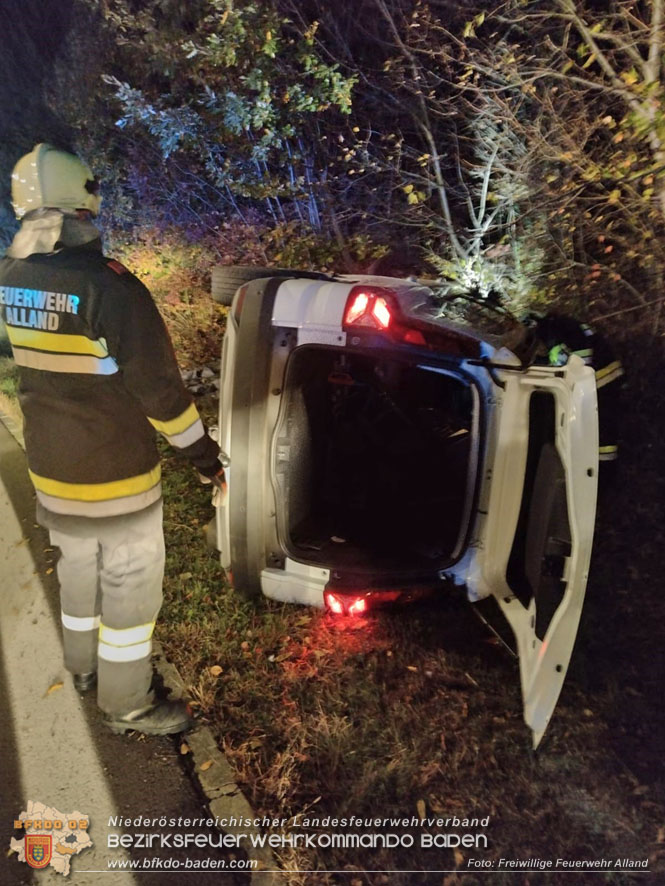 20221025 Alarmierte Menschenrettung Abfahrt Mayerling  Foto: Freiwillige Feuerwehr Alland