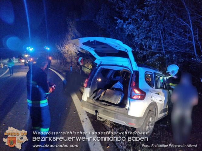 20221025 Alarmierte Menschenrettung Abfahrt Mayerling  Foto: Freiwillige Feuerwehr Alland