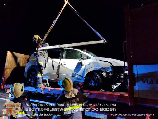 20221025 Alarmierte Menschenrettung Abfahrt Mayerling  Foto: Freiwillige Feuerwehr Alland