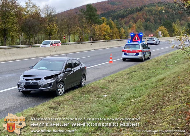 20221101 Unfall zu Allerheiligen auf der A21 zwischen Mayerling und Heiligenkreuz  Foto: Freiwillige Feuerwehr Alland