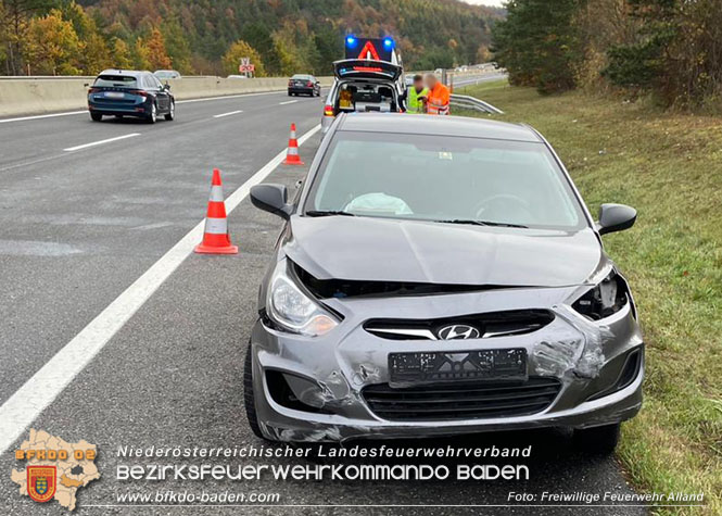 20221101 Unfall zu Allerheiligen auf der A21 zwischen Mayerling und Heiligenkreuz  Foto: Freiwillige Feuerwehr Alland