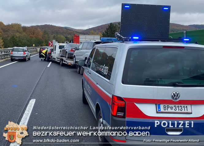 20221101 Unfall zu Allerheiligen auf der A21 zwischen Mayerling und Heiligenkreuz  Foto: Freiwillige Feuerwehr Alland