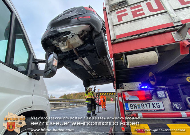 20221101 Unfall zu Allerheiligen auf der A21 zwischen Mayerling und Heiligenkreuz Foto: Freiwillige Feuerwehr Alland 20221101 Unfall zu Allerheiligen auf der A21 zwischen Mayerling und Heiligenkreuz Foto: Freiwillige Feuerwehr Alland