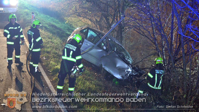 20221115 Verkehrsunfall mit Menschenrettung auf der L154 Günseldorf - Teesdorf Foto: Stefan Schneider BFKDO BADEN 20221115 Verkehrsunfall mit Menschenrettung auf der L154 Günseldorf - Teesdorf Foto: Stefan Schneider BFKDO BADEN
