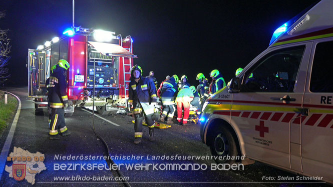 20221115 Verkehrsunfall mit Menschenrettung auf der L154 Günseldorf - Teesdorf Foto: Stefan Schneider BFKDO BADEN 20221115 Verkehrsunfall mit Menschenrettung auf der L154 Günseldorf - Teesdorf Foto: Stefan Schneider BFKDO BADEN