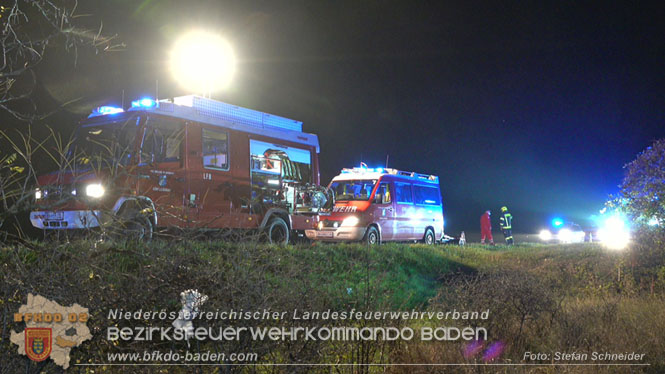 20221115 Verkehrsunfall mit Menschenrettung auf der L154 Günseldorf - Teesdorf Foto: Stefan Schneider BFKDO BADEN 20221115 Verkehrsunfall mit Menschenrettung auf der L154 Günseldorf - Teesdorf Foto: Stefan Schneider BFKDO BADEN