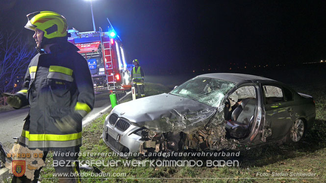 20221115 Verkehrsunfall mit Menschenrettung auf der L154 Gnseldorf - Teesdorf  Foto: Stefan Schneider BFKDO BADEN