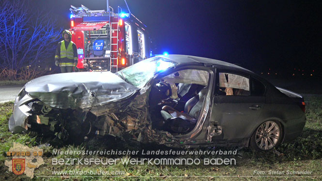 20221115 Verkehrsunfall mit Menschenrettung auf der L154 Gnseldorf - Teesdorf  Foto: Stefan Schneider BFKDO BADEN