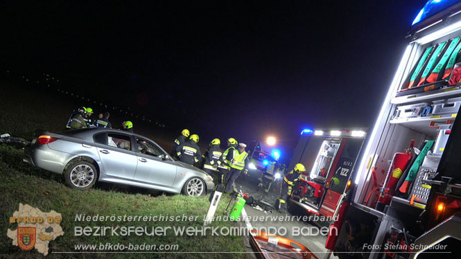 20221115 Verkehrsunfall mit Menschenrettung auf der L154 Gnseldorf - Teesdorf  Foto: Stefan Schneider BFKDO BADEN