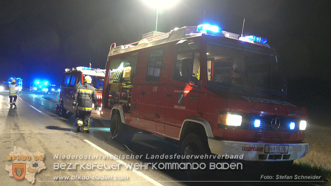 20221115 Verkehrsunfall mit Menschenrettung auf der L154 Gnseldorf - Teesdorf  Foto: Stefan Schneider BFKDO BADEN