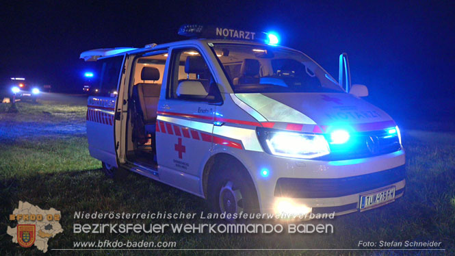 20221115 Verkehrsunfall mit Menschenrettung auf der L154 Gnseldorf - Teesdorf  Foto: Stefan Schneider BFKDO BADEN