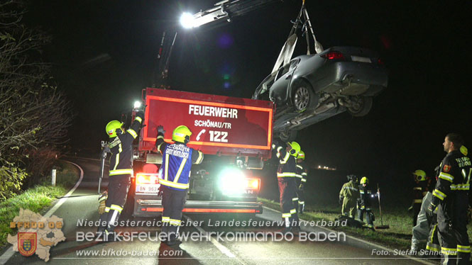 20221115 Verkehrsunfall mit Menschenrettung auf der L154 Günseldorf - Teesdorf Foto: Stefan Schneider BFKDO BADEN 20221115 Verkehrsunfall mit Menschenrettung auf der L154 Günseldorf - Teesdorf Foto: Stefan Schneider BFKDO BADEN