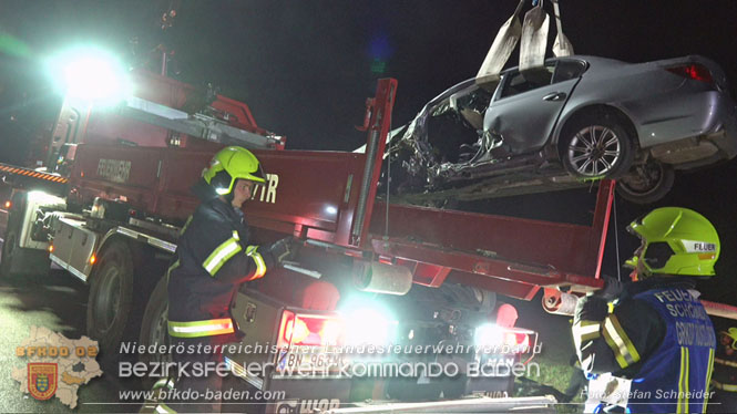 20221115 Verkehrsunfall mit Menschenrettung auf der L154 Gnseldorf - Teesdorf  Foto: Stefan Schneider BFKDO BADEN