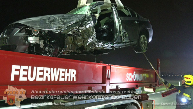 20221115 Verkehrsunfall mit Menschenrettung auf der L154 Günseldorf - Teesdorf Foto: Stefan Schneider BFKDO BADEN 20221115 Verkehrsunfall mit Menschenrettung auf der L154 Günseldorf - Teesdorf Foto: Stefan Schneider BFKDO BADEN
