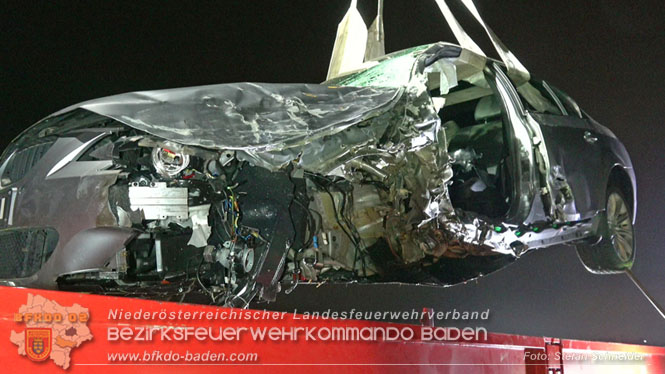 20221115 Verkehrsunfall mit Menschenrettung auf der L154 Gnseldorf - Teesdorf  Foto: Stefan Schneider BFKDO BADEN