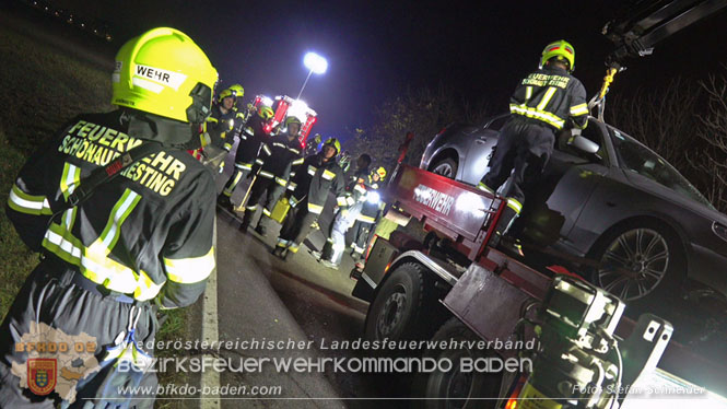 20221115 Verkehrsunfall mit Menschenrettung auf der L154 Gnseldorf - Teesdorf  Foto: Stefan Schneider BFKDO BADEN