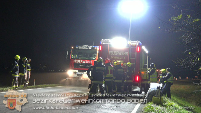 20221115 Verkehrsunfall mit Menschenrettung auf der L154 Gnseldorf - Teesdorf  Foto: Stefan Schneider BFKDO BADEN