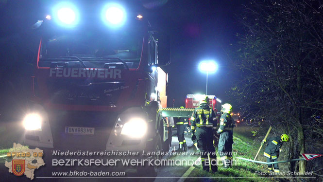 20221115 Verkehrsunfall mit Menschenrettung auf der L154 Günseldorf - Teesdorf Foto: Stefan Schneider BFKDO BADEN 20221115 Verkehrsunfall mit Menschenrettung auf der L154 Günseldorf - Teesdorf Foto: Stefan Schneider BFKDO BADEN