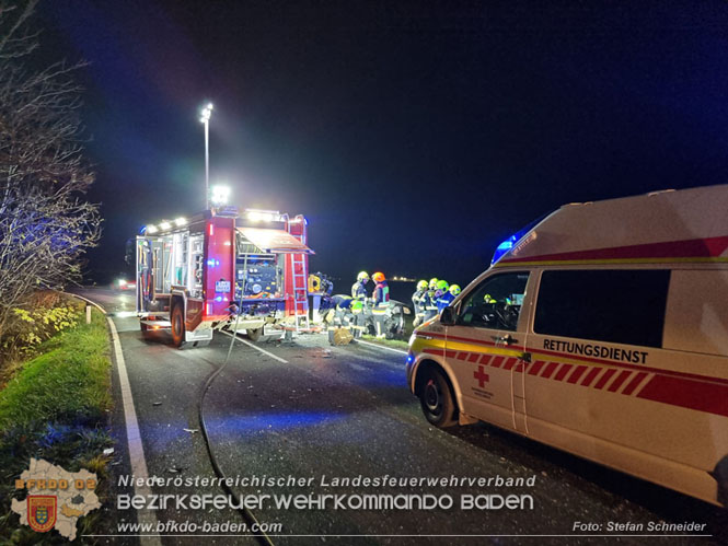 20221115 Verkehrsunfall mit Menschenrettung auf der L154 Günseldorf - Teesdorf Foto: Stefan Schneider BFKDO BADEN 20221115 Verkehrsunfall mit Menschenrettung auf der L154 Günseldorf - Teesdorf Foto: Stefan Schneider BFKDO BADEN