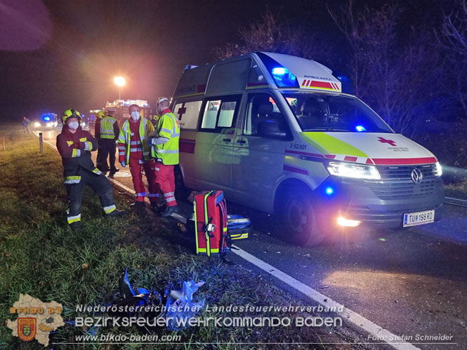 20221115 Verkehrsunfall mit Menschenrettung auf der L154 Günseldorf - Teesdorf Foto: Stefan Schneider BFKDO BADEN 20221115 Verkehrsunfall mit Menschenrettung auf der L154 Günseldorf - Teesdorf Foto: Stefan Schneider BFKDO BADEN