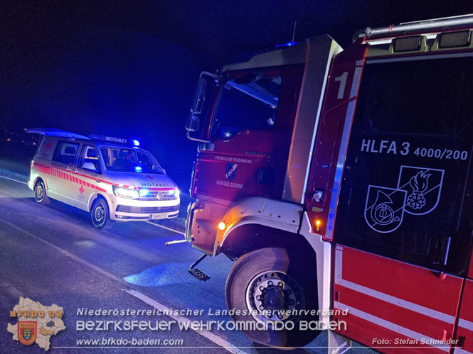 20221115 Verkehrsunfall mit Menschenrettung auf der L154 Gnseldorf - Teesdorf  Foto: Stefan Schneider BFKDO BADEN