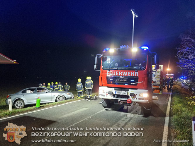 20221115 Verkehrsunfall mit Menschenrettung auf der L154 Gnseldorf - Teesdorf  Foto: Stefan Schneider BFKDO BADEN