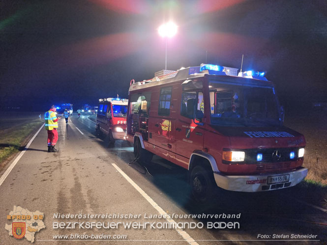 20221115 Verkehrsunfall mit Menschenrettung auf der L154 Günseldorf - Teesdorf Foto: Stefan Schneider BFKDO BADEN 20221115 Verkehrsunfall mit Menschenrettung auf der L154 Günseldorf - Teesdorf Foto: Stefan Schneider BFKDO BADEN