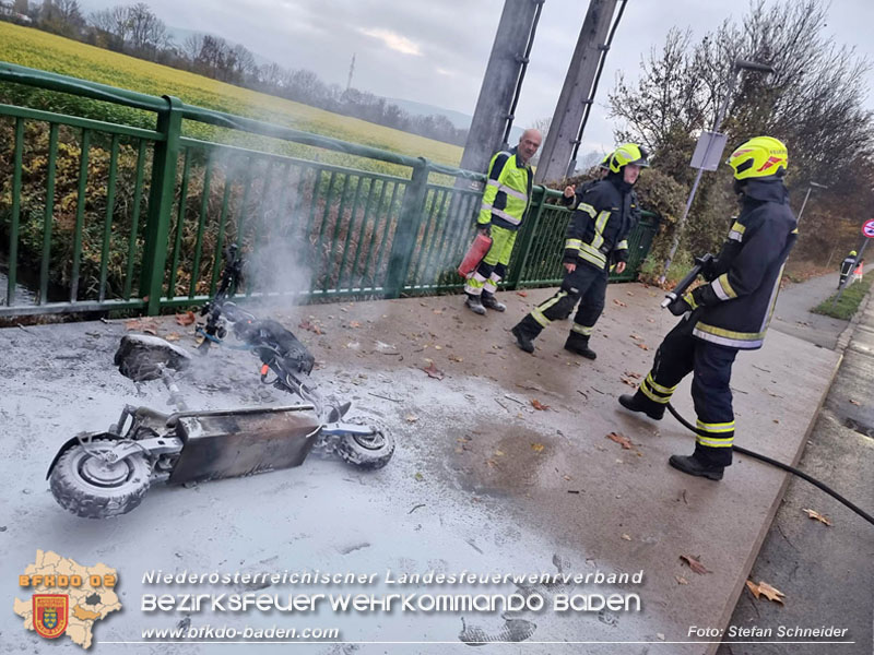 20221117 E-Scooter fängt während der Fahrt Feuer  Foto: Stefan Schneider