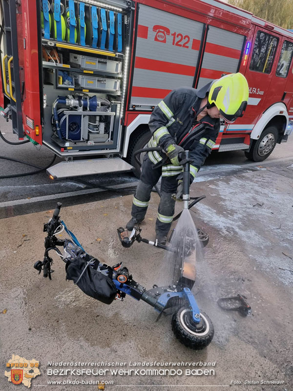 20221117 E-Scooter fängt während der Fahrt Feuer  Foto: Stefan Schneider