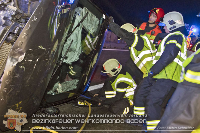 20221120 Verkehrsunfall auf der A2 bei Baden RFB Sd  Foto: Stefan Schneider BFKDO BADEN