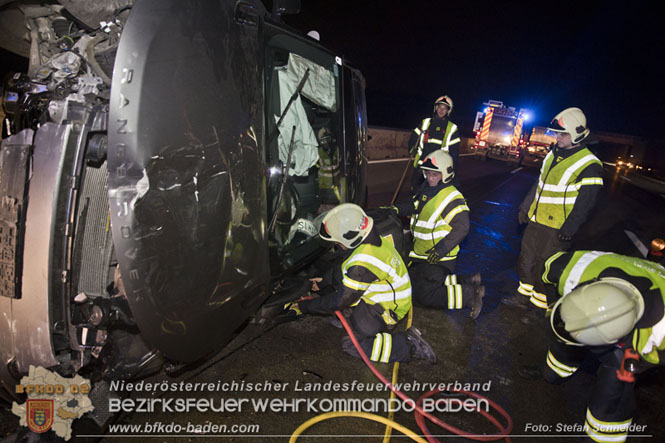 20221120 Verkehrsunfall auf der A2 bei Baden RFB Sd  Foto: Stefan Schneider BFKDO BADEN