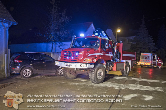20221120 Pkw prallt im Ortsgebiet von Tribuswinkel gegen parkendes Fahrzeug  Foto: Stefan Schneider