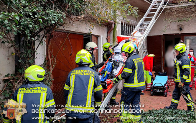 20221126 Menschenrettung ber Schiebeleiter  Foto: Freiwillige Feuerwehr Oberwaltersdorf