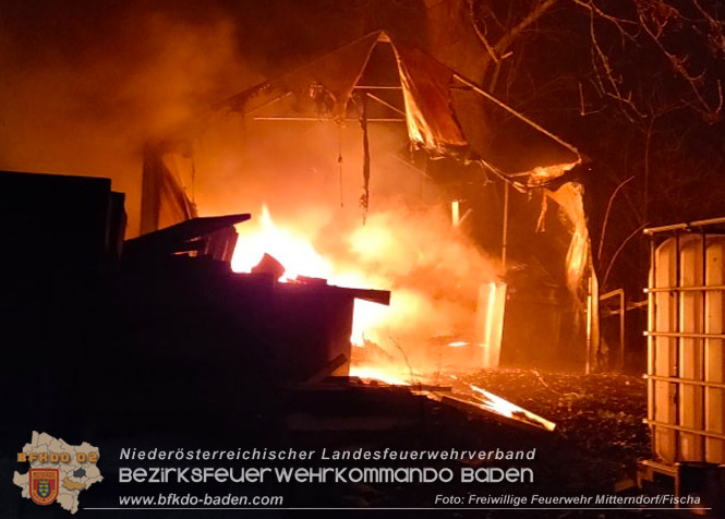 20221229 Brand auf einem Grundstück in Mitterndorf an der Fischa Foto: Freiwillige Feuerwehr Mitterndorf 20221229 Brand auf einem Grundstück in Mitterndorf an der Fischa Foto: Freiwillige Feuerwehr Mitterndorf