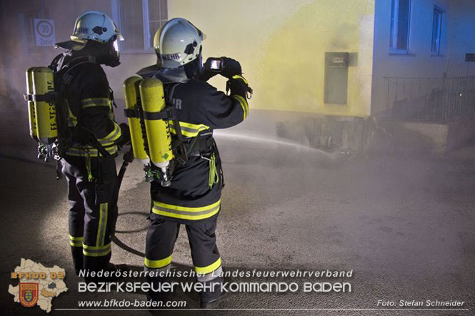 20230107 Brand einer Stromleitung unter Wrmeverbundfassade in Teesdorf  Foto: Stefan Schneider BFKDO BADEN