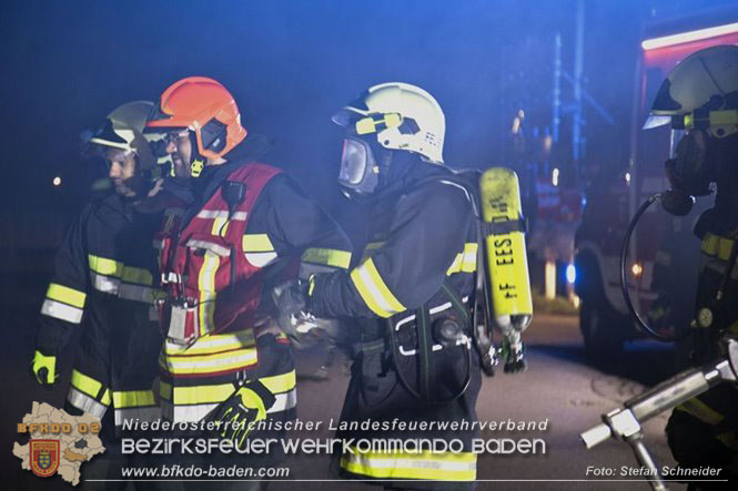 20230107 Brand einer Stromleitung unter Wrmeverbundfassade in Teesdorf  Foto: Stefan Schneider BFKDO BADEN