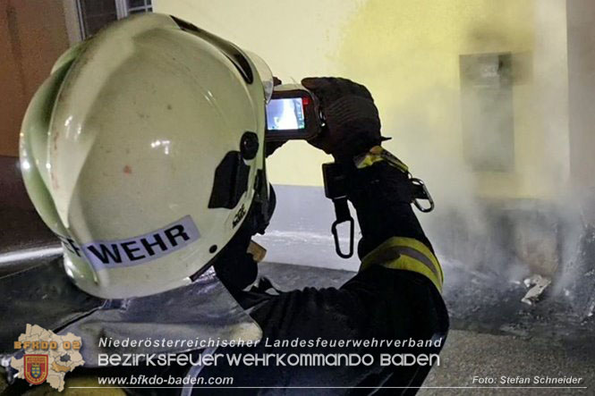 20230107 Brand einer Stromleitung unter Wärmeverbundfassade in Teesdorf Foto: Stefan Schneider BFKDO BADEN 20230107 Brand einer Stromleitung unter Wärmeverbundfassade in Teesdorf Foto: Stefan Schneider BFKDO BADEN