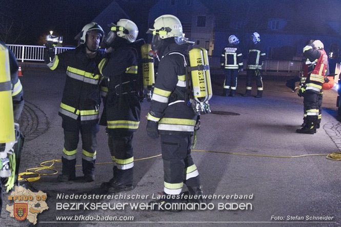 20230107 Brand einer Stromleitung unter Wrmeverbundfassade in Teesdorf  Foto: Stefan Schneider BFKDO BADEN